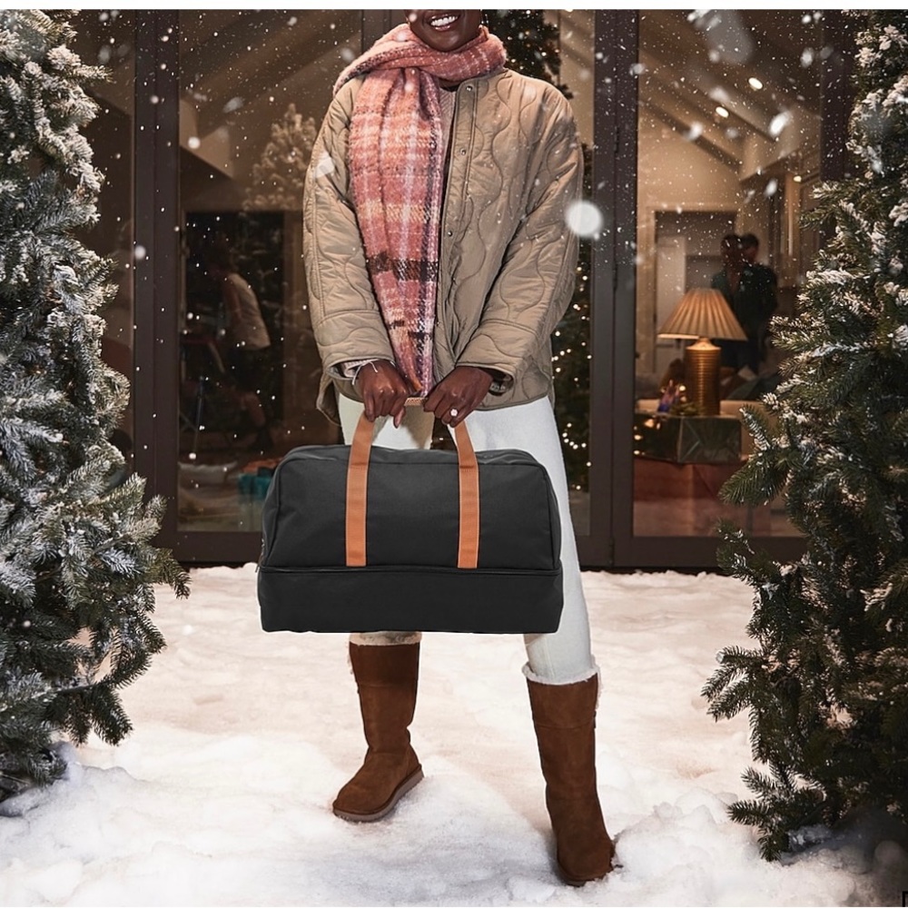 Brand New!! Black & Tan Weekender Bag 20½'' L x 8¼" W x 10" H Black & Tan